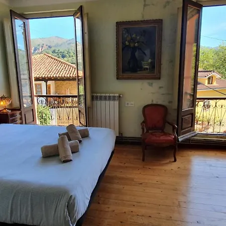 La Casona De La Vega, Ca-1497-as Landhuis Onís